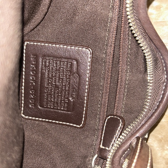 Coach Black Signature Mini Shoulder Bag K05k-6266
New with no box or bag - Picture 5 of 5